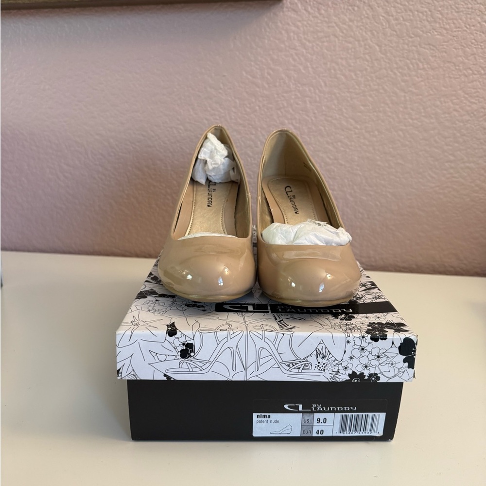 CL by Laundry Women's Nude Wedges